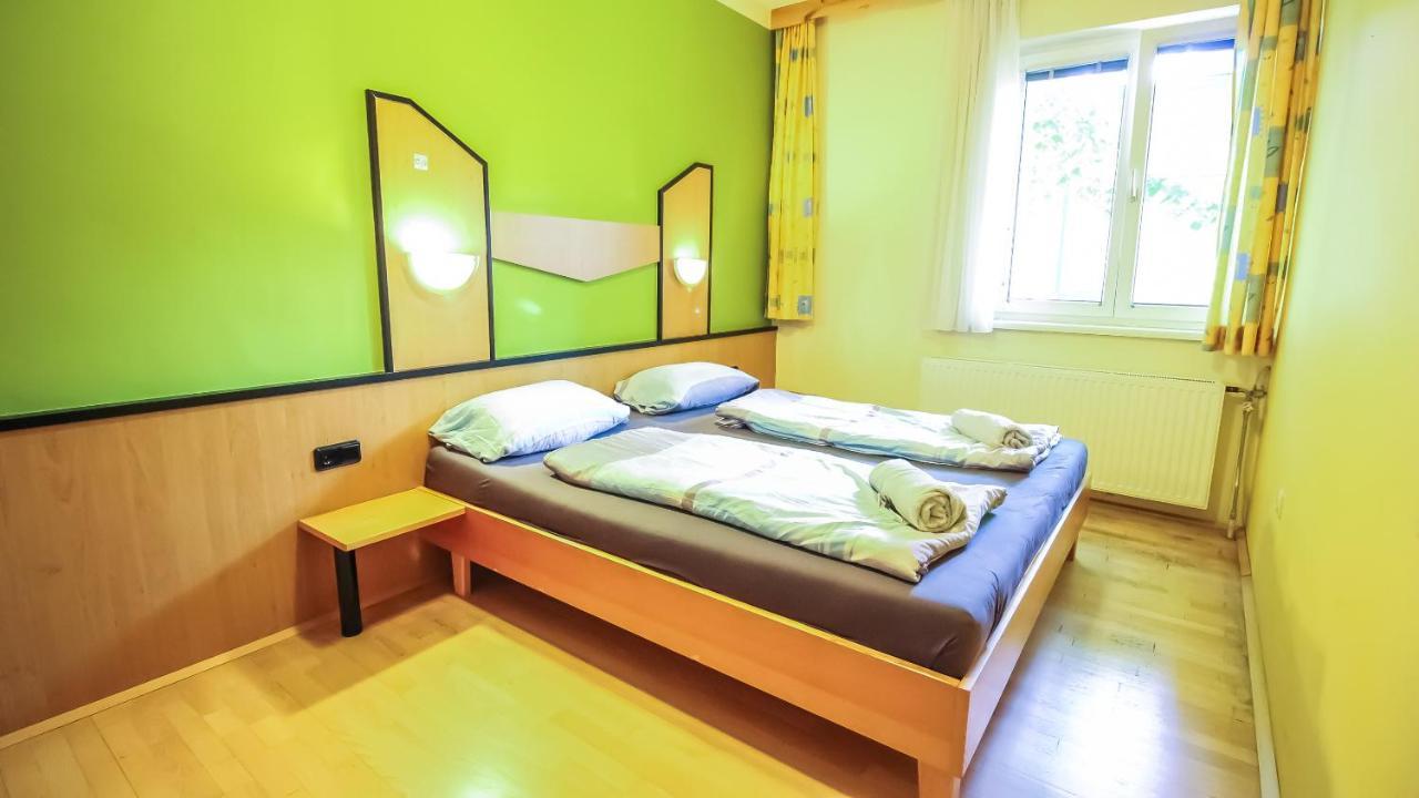 Private Double Bed With Bathroom Wien